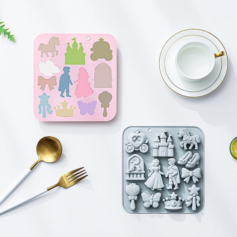 12 Bölmeli 3D Yaylı Kale Atı S - Silicone Cake Mold incelemesi ve fiyatı