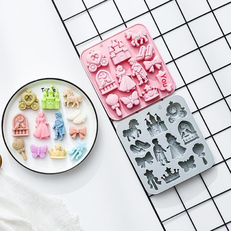 12 Bölmeli 3D Yaylı Kale Atı S - Silicone Cake Mold incelemesi ve fiyatı